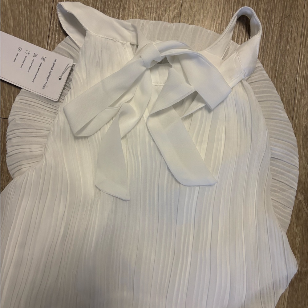 Elegant White Maxi Dress - Picture 4 of 4